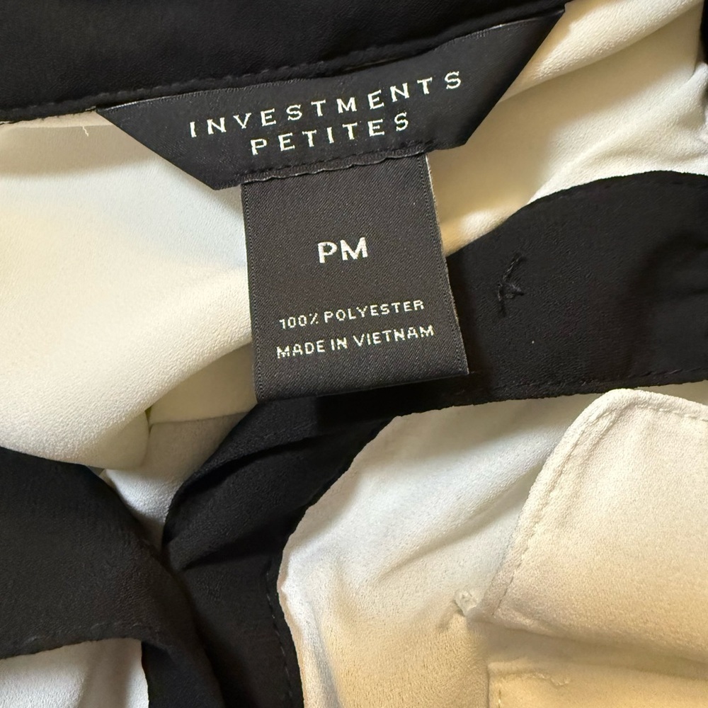 Investments Size PEtite Medium Black and White Casual Button Down Shirt​​ - Picture 4 of 4